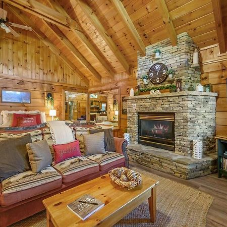 Do Not Disturb - Pigeon Forge Smoky Mountain Studio Cabin, Hot Tub, Fireplace المظهر الخارجي الصورة