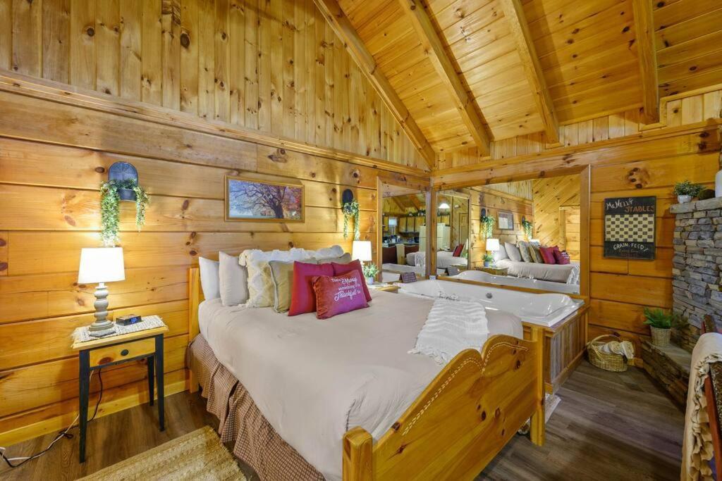 Do Not Disturb - Pigeon Forge Smoky Mountain Studio Cabin, Hot Tub, Fireplace المظهر الخارجي الصورة