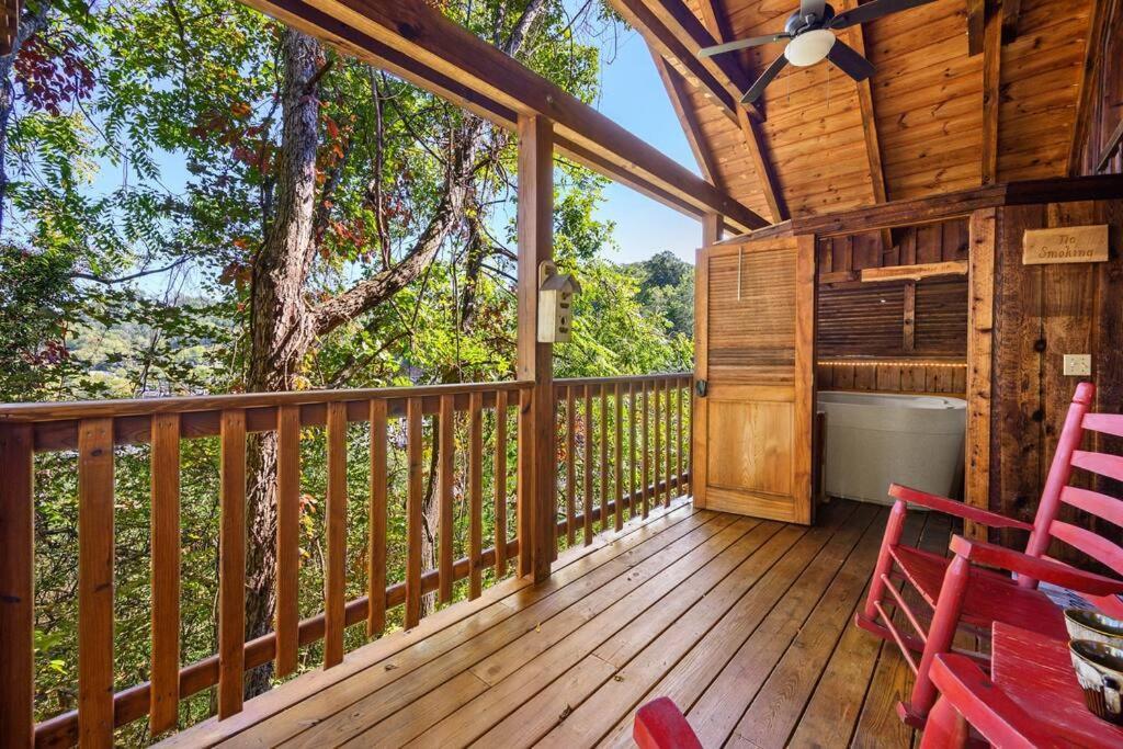 Do Not Disturb - Pigeon Forge Smoky Mountain Studio Cabin, Hot Tub, Fireplace المظهر الخارجي الصورة