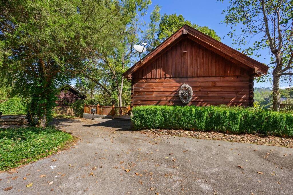 Do Not Disturb - Pigeon Forge Smoky Mountain Studio Cabin, Hot Tub, Fireplace المظهر الخارجي الصورة